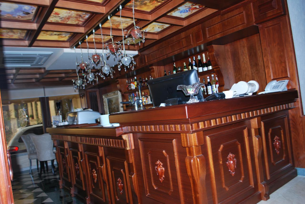 Hotel Vila Sigal Korce Bagian luar foto