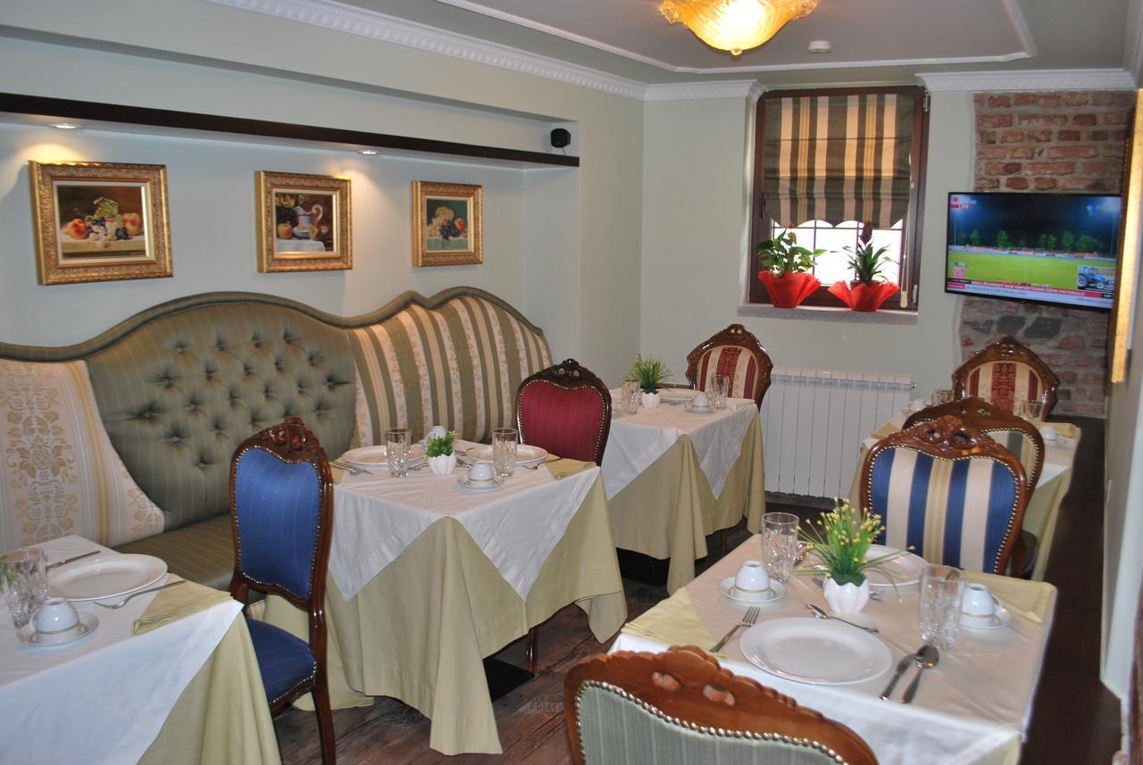 Hotel Vila Sigal Korce Bagian luar foto