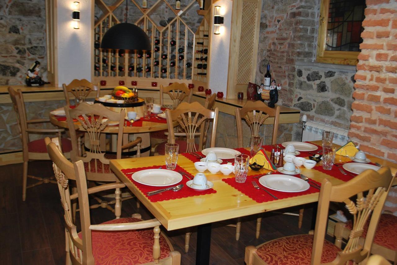 Hotel Vila Sigal Korce Bagian luar foto