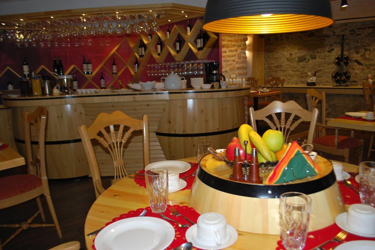 Hotel Vila Sigal Korce Bagian luar foto