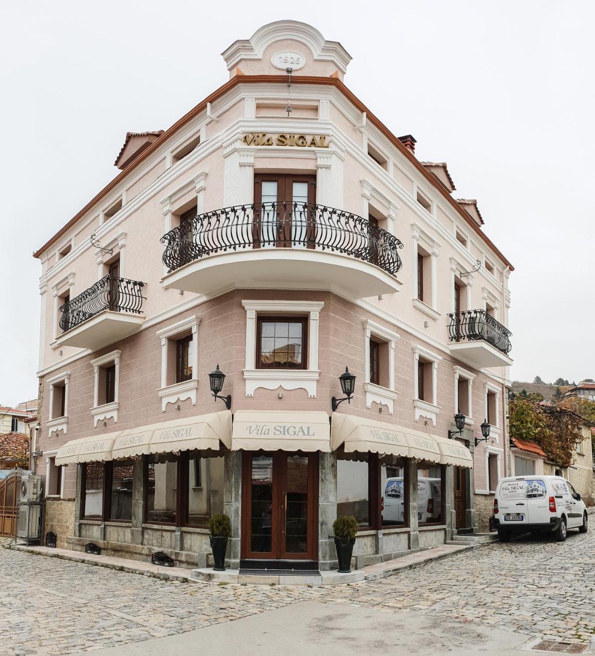 Hotel Vila Sigal Korce Bagian luar foto